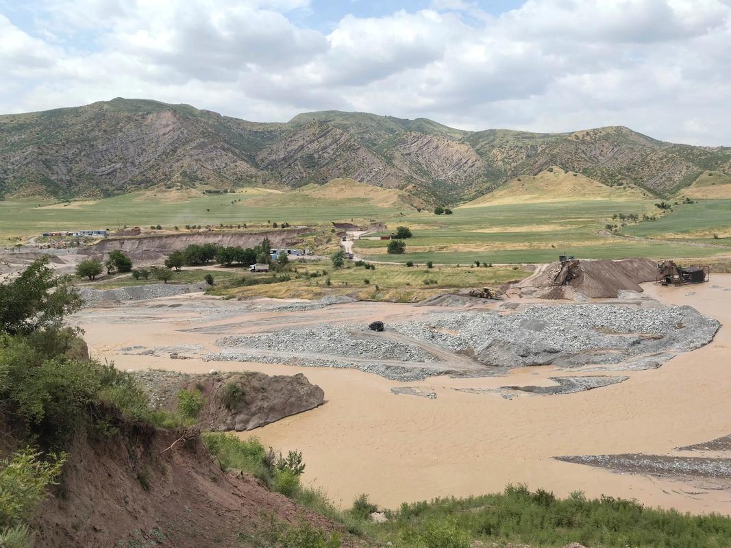 中亞塔吉克斯坦 4噸金礦儲量與其礦產及化工制品產業